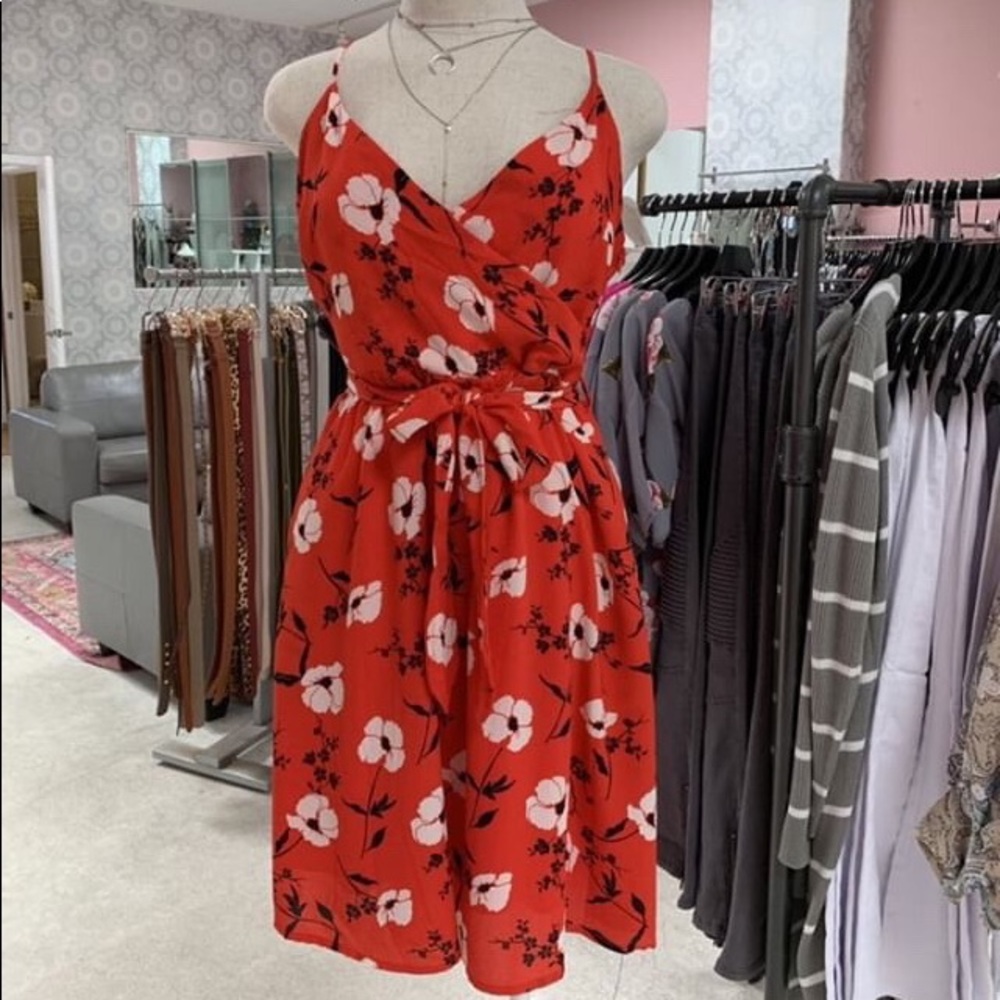 RED FLORAL DRESS - Picture 2 of 8